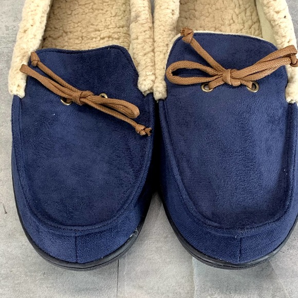 Isotoner Signature Men's Navy/Blue Microsuede Memory Foam Moccasin Slippers SZ L - Picture 5 of 16